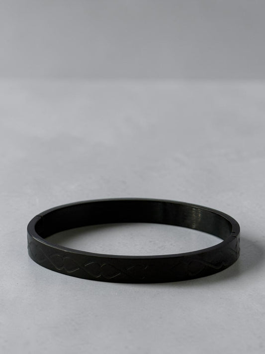 Noir Crest Bangle