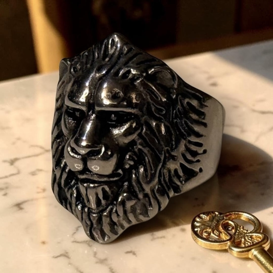Lion Finger