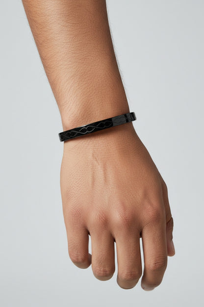 Noir Crest Bangle